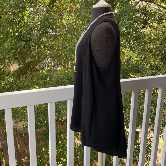 Vince Camuto Sleeveless Black Blouse Size Large in Beautiful Excellent Condition - Picture 8 of 16